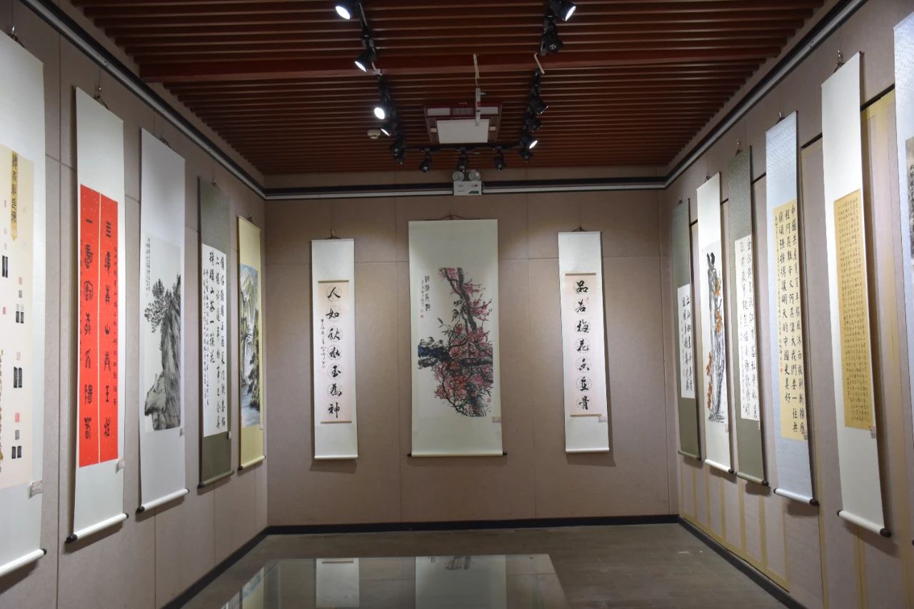 丽江春节新玩法：黑龙潭书画展火热开展，97位艺术家倾情献作！2.jpg