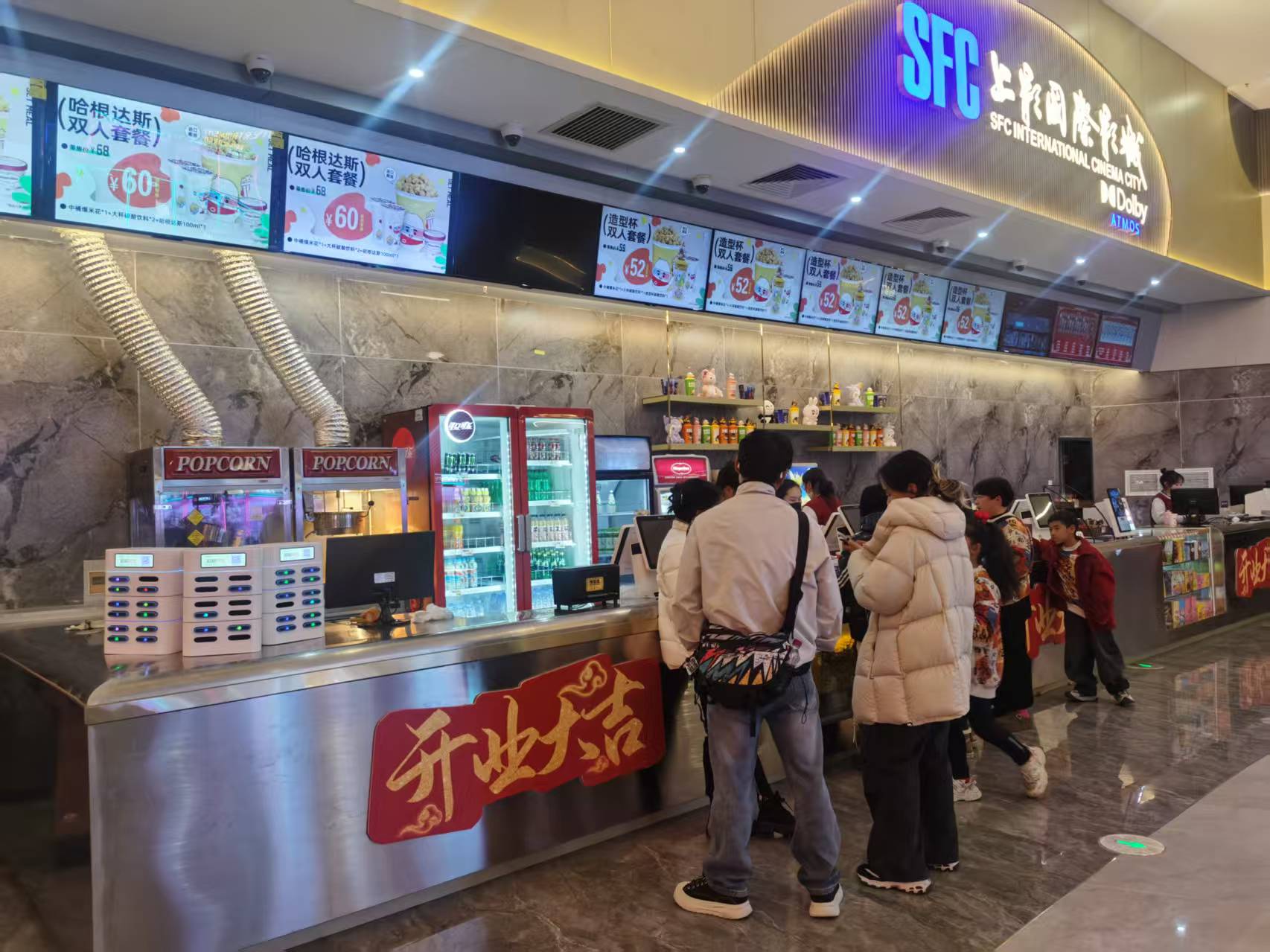 丽江春节观影热 “狂飙”，哪吒强势出圈，连深夜场都座无虚席！3.jpg