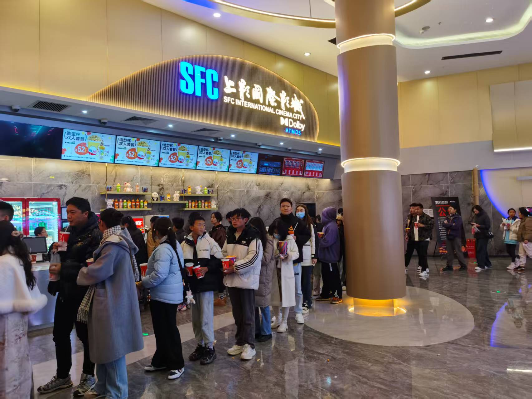 丽江春节观影热 “狂飙”，哪吒强势出圈，连深夜场都座无虚席！4.jpg