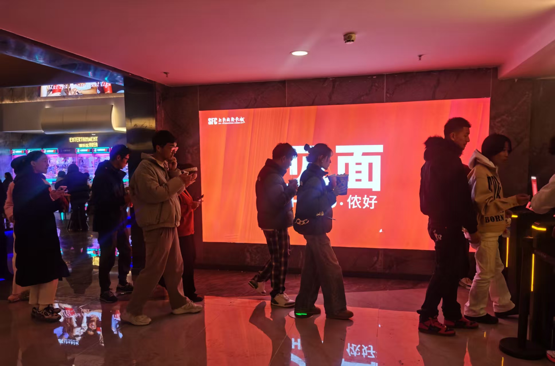 丽江春节观影热 “狂飙”，哪吒强势出圈，连深夜场都座无虚席！5.jpg