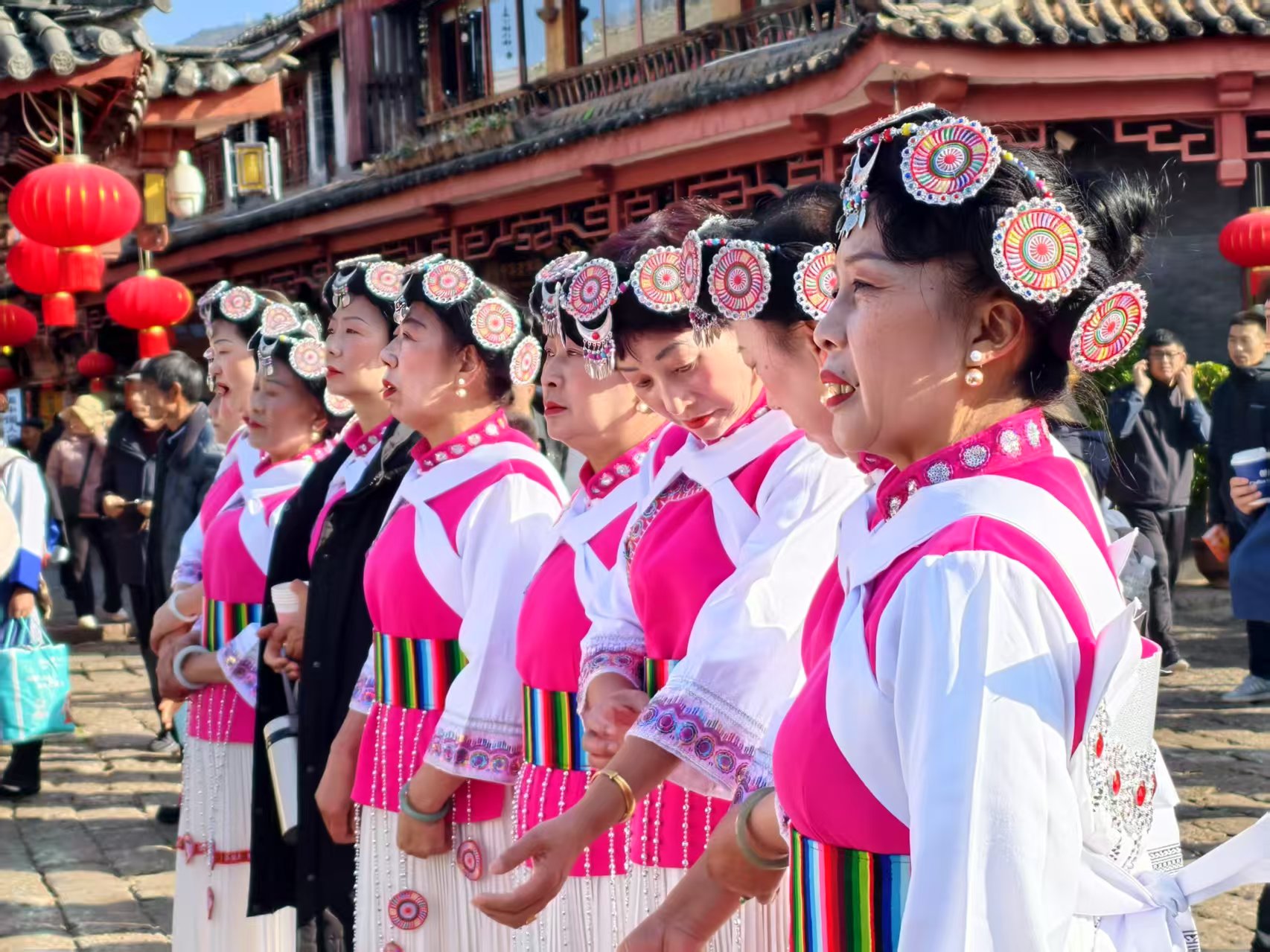 50 支队伍竞演！第二十一届纳西乐舞大赛闪耀丽江古城四方街 (4).jpg