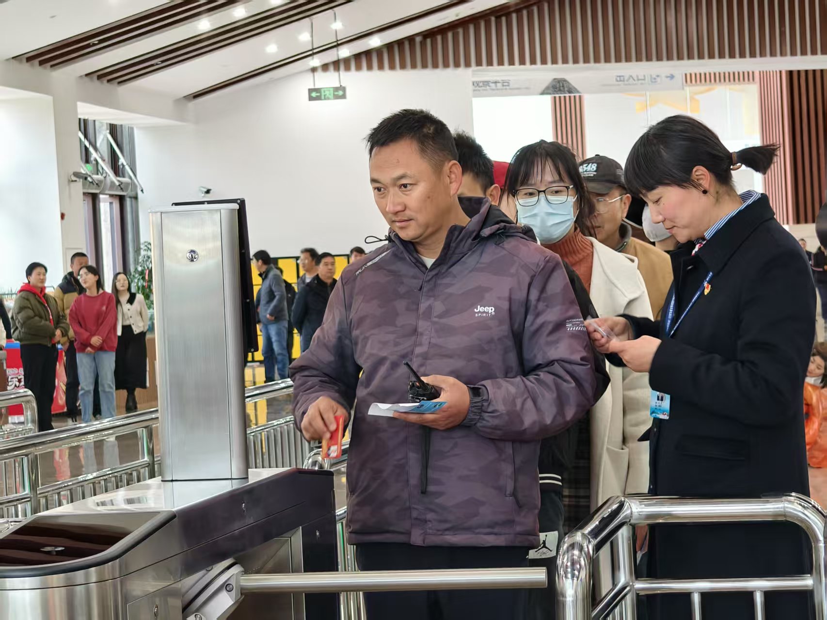 玉龙雪山新游客服务中心启用暨雪山观光火车、旅游直通车试运营演练举行 (3).jpg