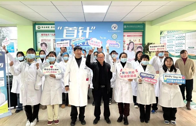 丽江首针男性HPV疫苗完成接种 (1).png