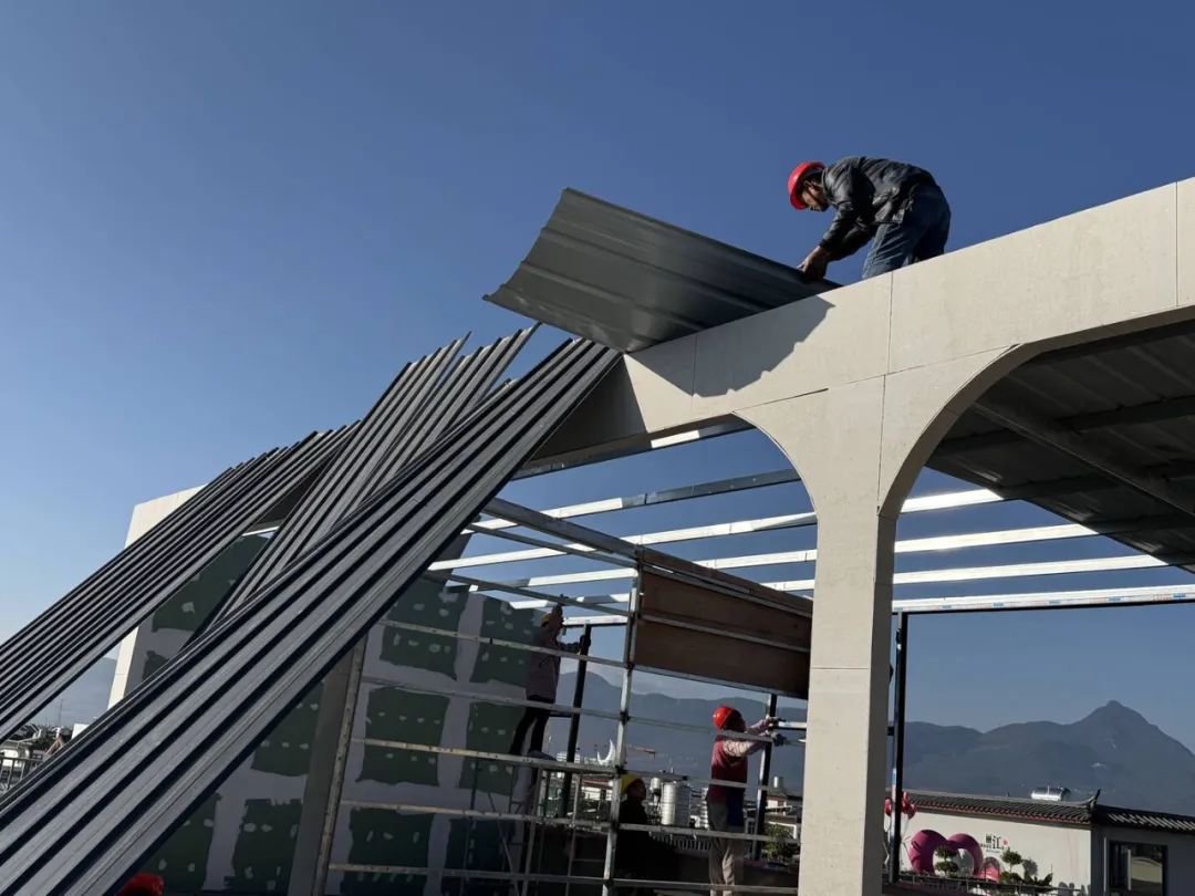 “少批多建”  两户居民拆除自建房违建部分 (2).jpg