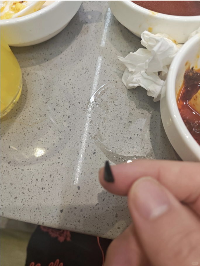 火锅里吃出刀片？海底捞最新回应.png