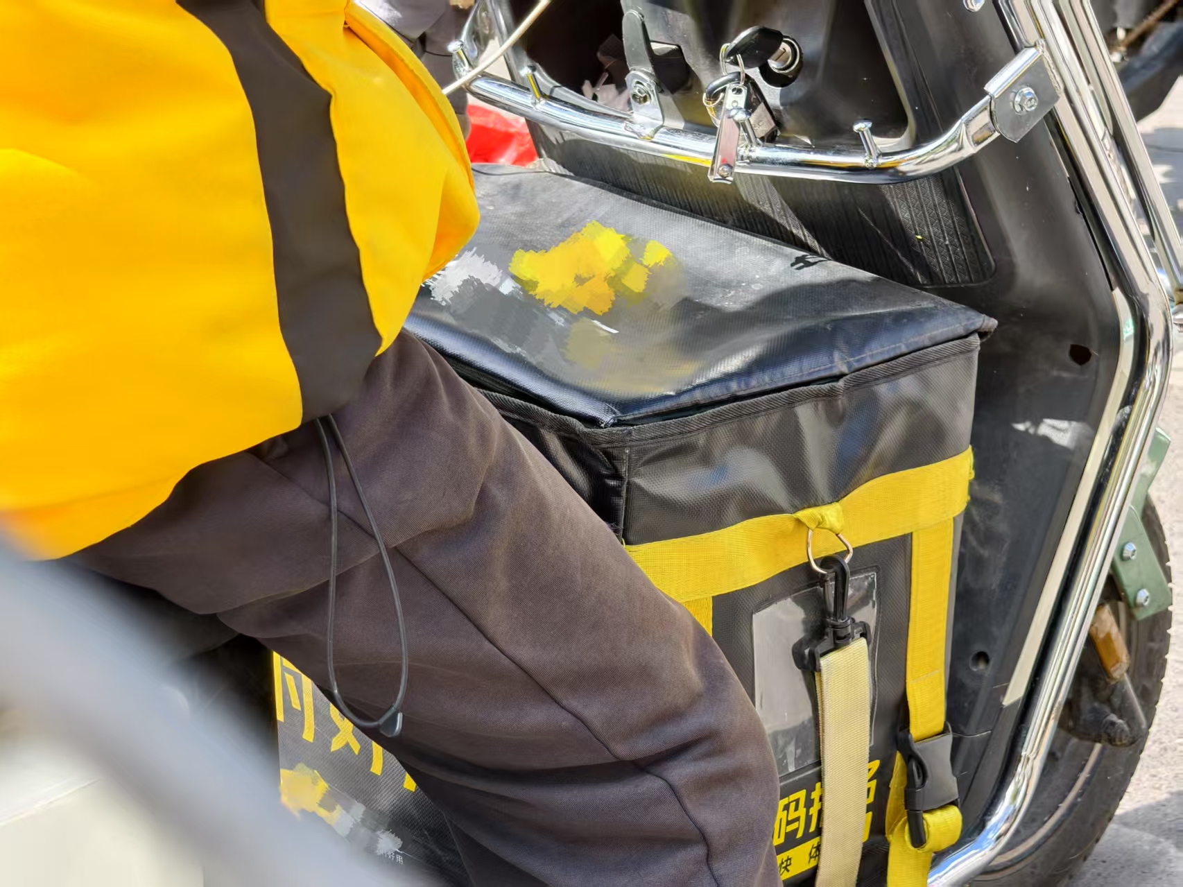 平台给骑手交社保，是“及时雨”还是“烫手山芋”？ (1).jpg