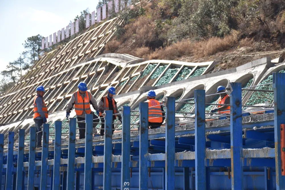 丽江古宁高速加速建设，先行建设段年内在望通车2.jpg