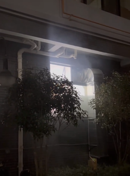 居民投诉多次无果！烧烤店油烟排进小区，住户难忍 终于解决！1.png