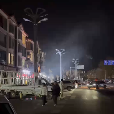 居民投诉多次无果！烧烤店油烟排进小区，住户难忍 终于解决！2.png