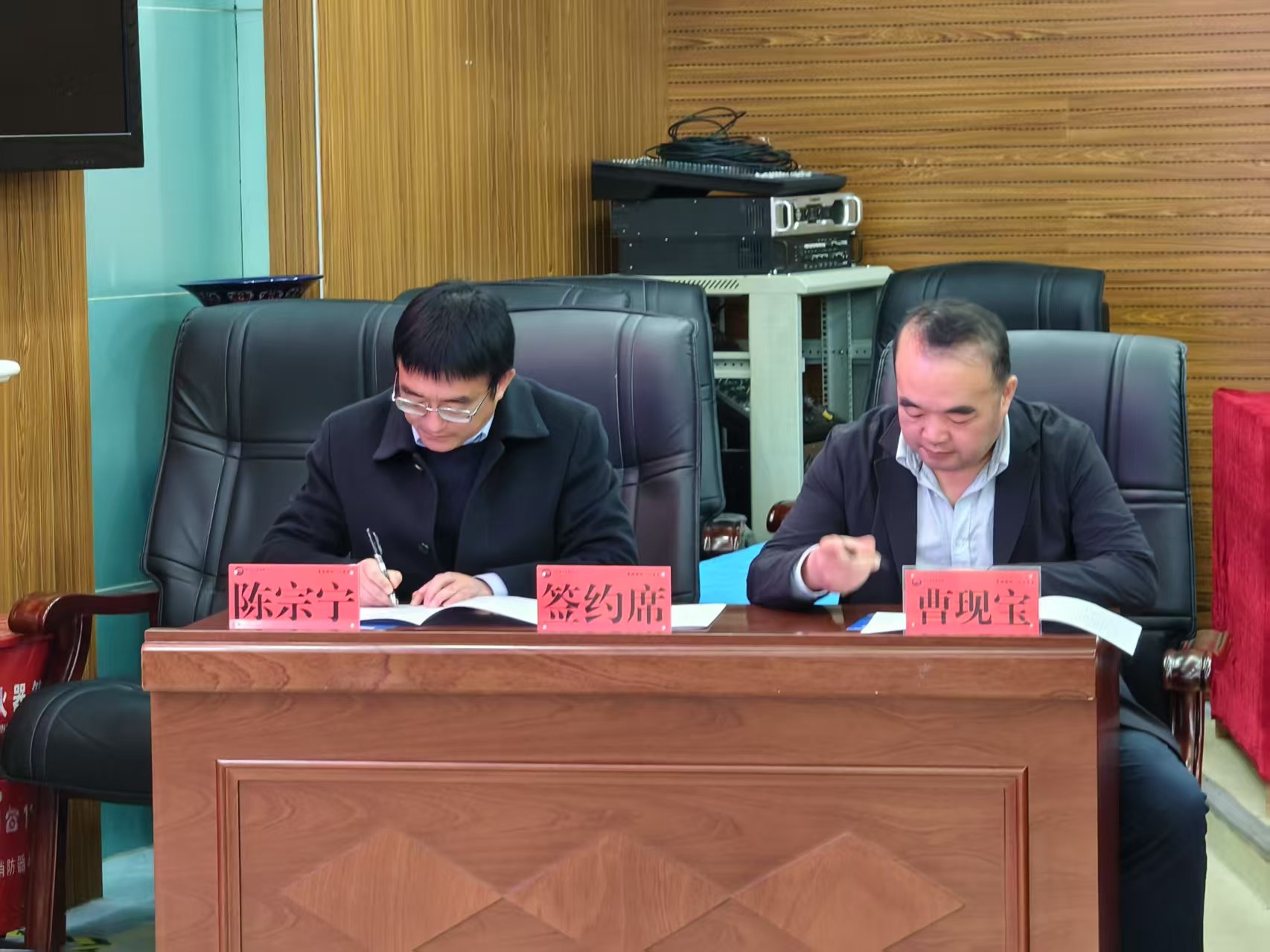 丽江市人民医院迎来省级专家团队 推动耳鼻咽喉头颈外科跨越发展 (4).jpg