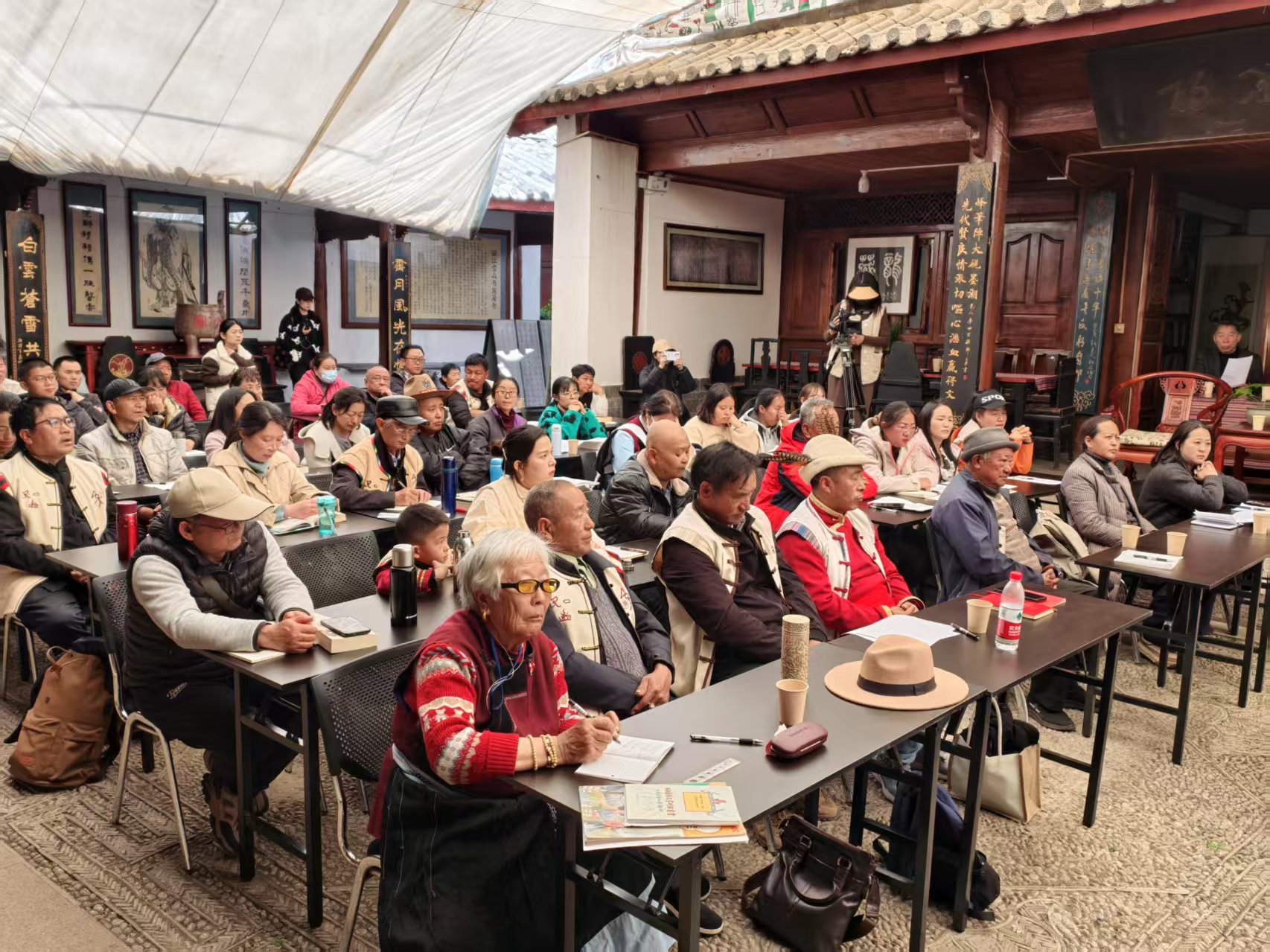 丽江古城雪山书院东巴文化培训班开课 (3).jpg