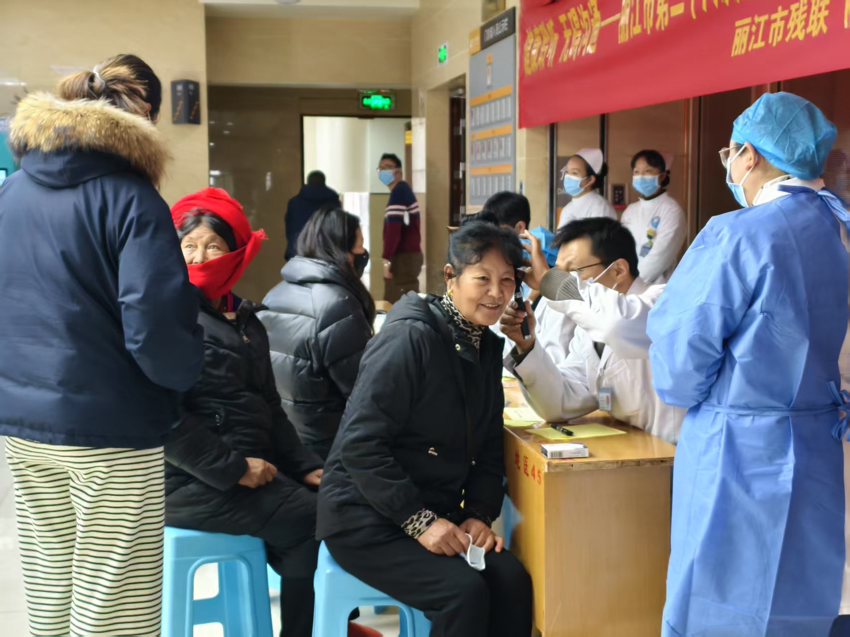 丽江市人民医院举办“爱耳日”义诊活动 (1).jpg