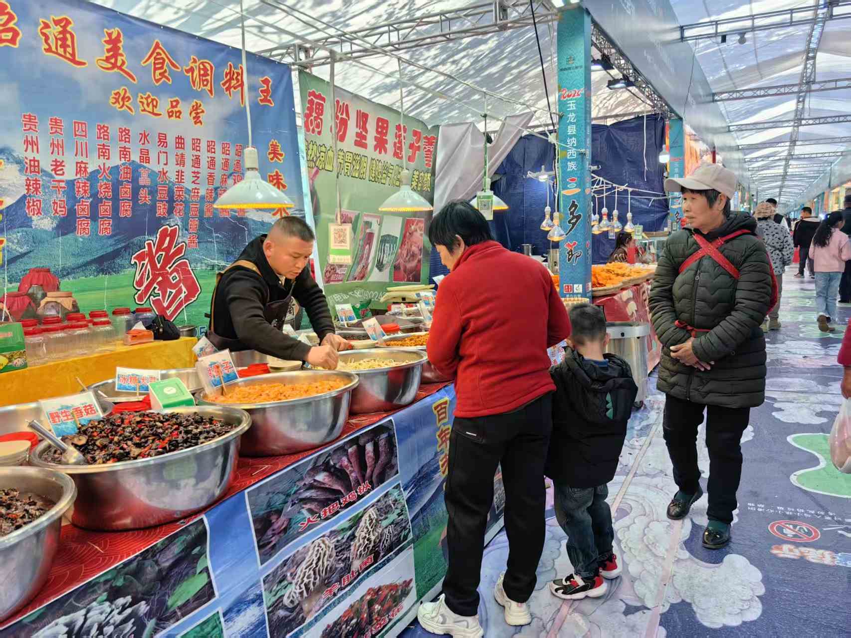 特色美食、非遗产品、异域风情……一起去“三多节”会场逛gai！2.jpeg
