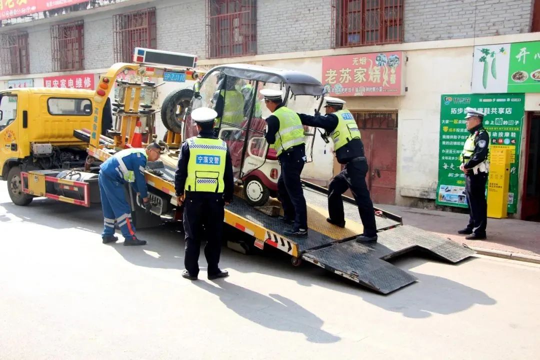 22 辆违停车被拖移，19 辆违规车遭处罚，宁蒗交通整治成果亮眼4.jpg