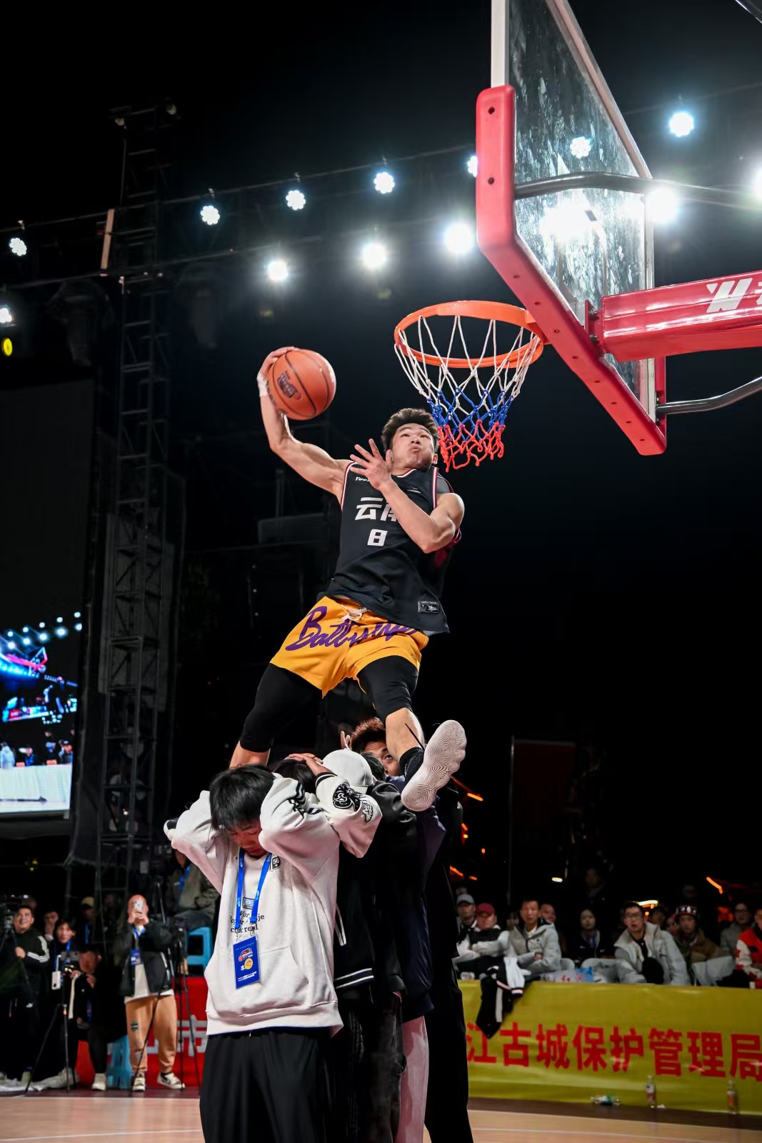 曲靖男篮79-76险胜红河 云南城市篮球联赛在丽江完美收官3.jpg