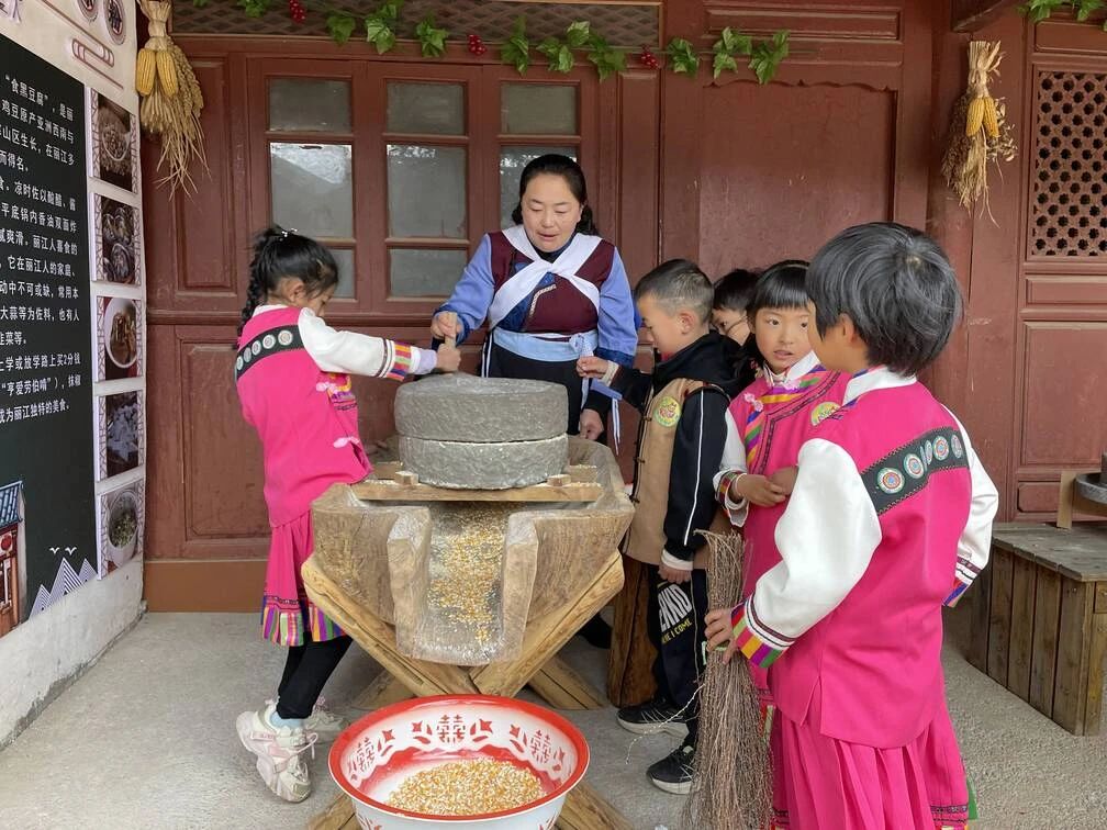 瓦猫工坊里的童趣，丽江研学 “泥” 好精彩4.jpg