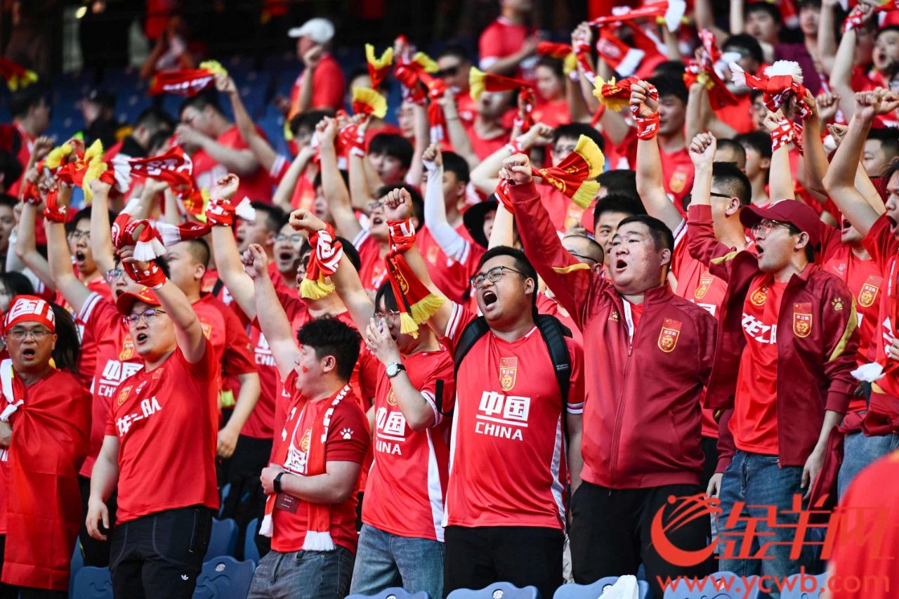 国足0-2不敌澳大利亚 提前无缘直通2026世界杯3.jpg