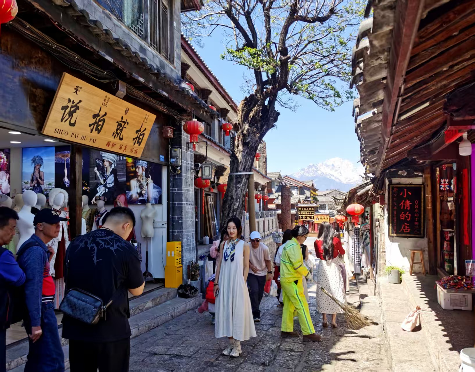 “火爆”出圈！新华街定格雪山与古城双向奔赴4.jpg