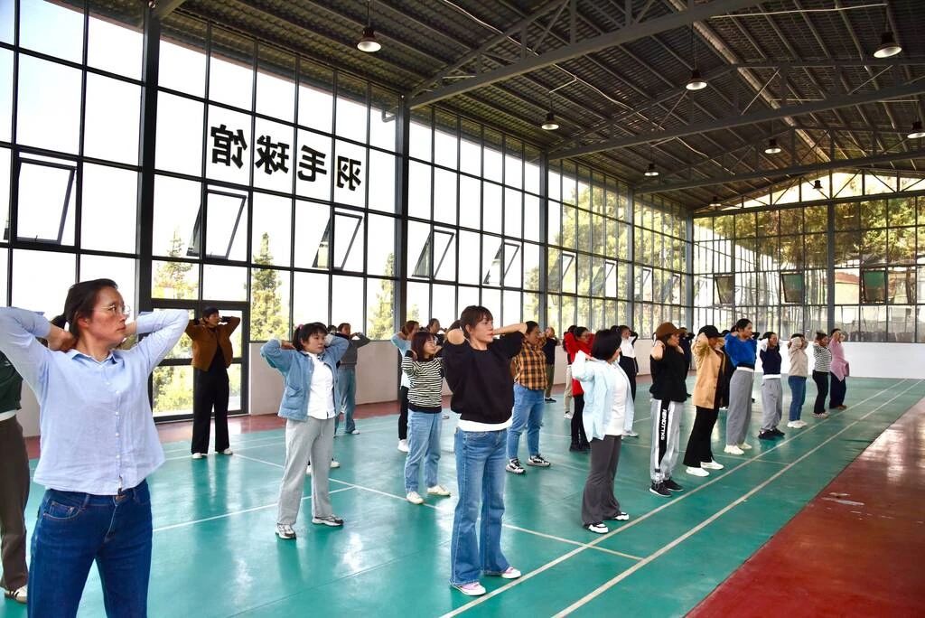 古城区总工会2025年职工兴趣班启动 首期八段锦培训备受欢迎1.jpg