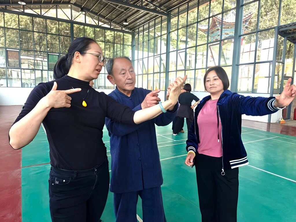 古城区总工会2025年职工兴趣班启动 首期八段锦培训备受欢迎3.jpg