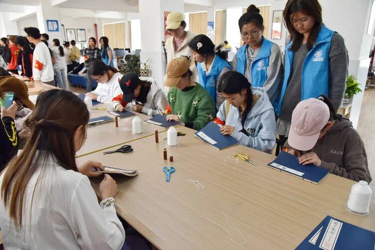 古城区图书馆“4.23 全民阅读”系列活动开启，解锁多维书香体验 (3).jpg