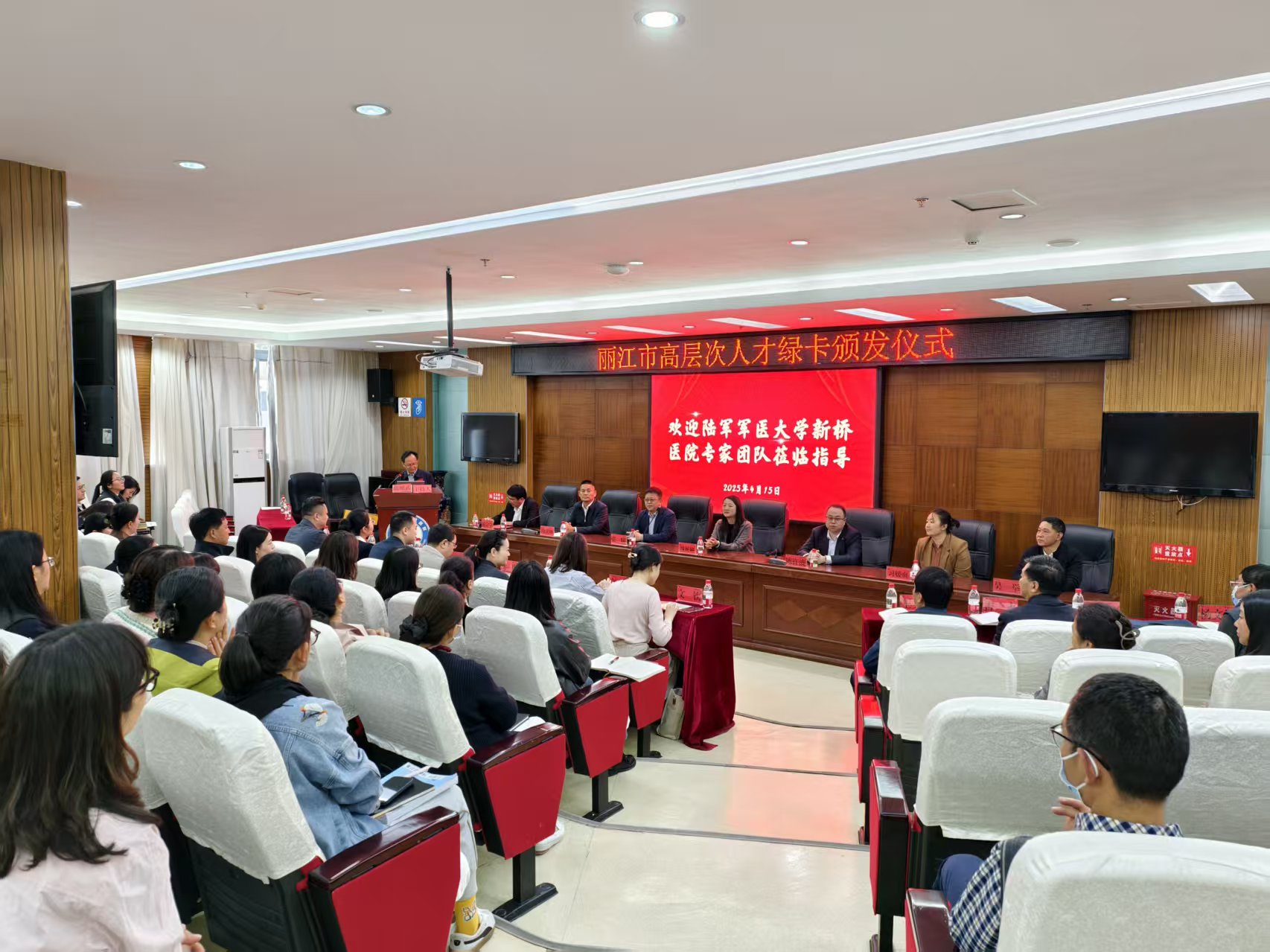 从破冰到领航  张曦教授获市人才绿卡  区域血液病诊疗能力加速升级 (2).jpg