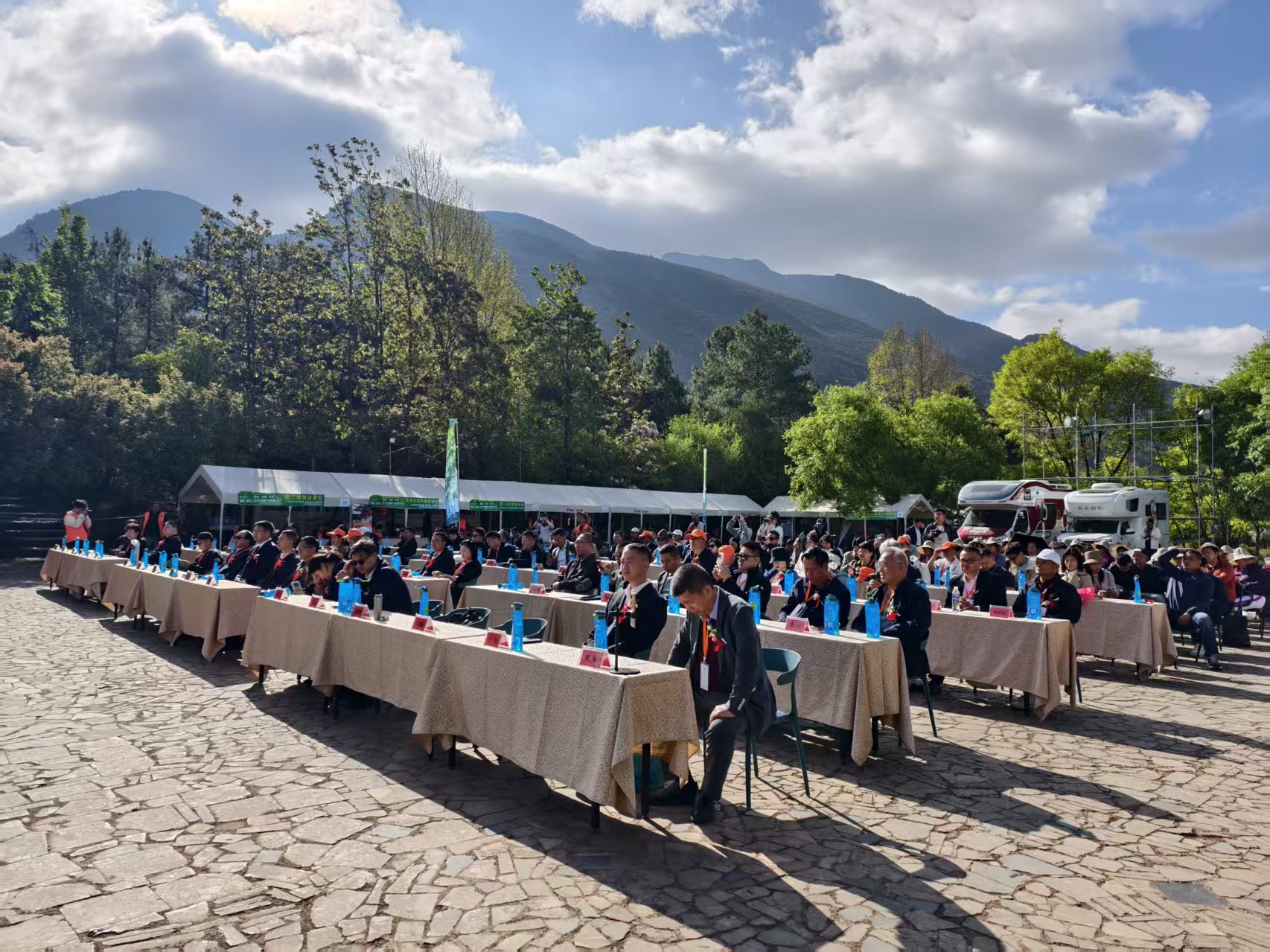 2025首届（丽江）泛户外旅游产业发展大会开幕 (3).jpg