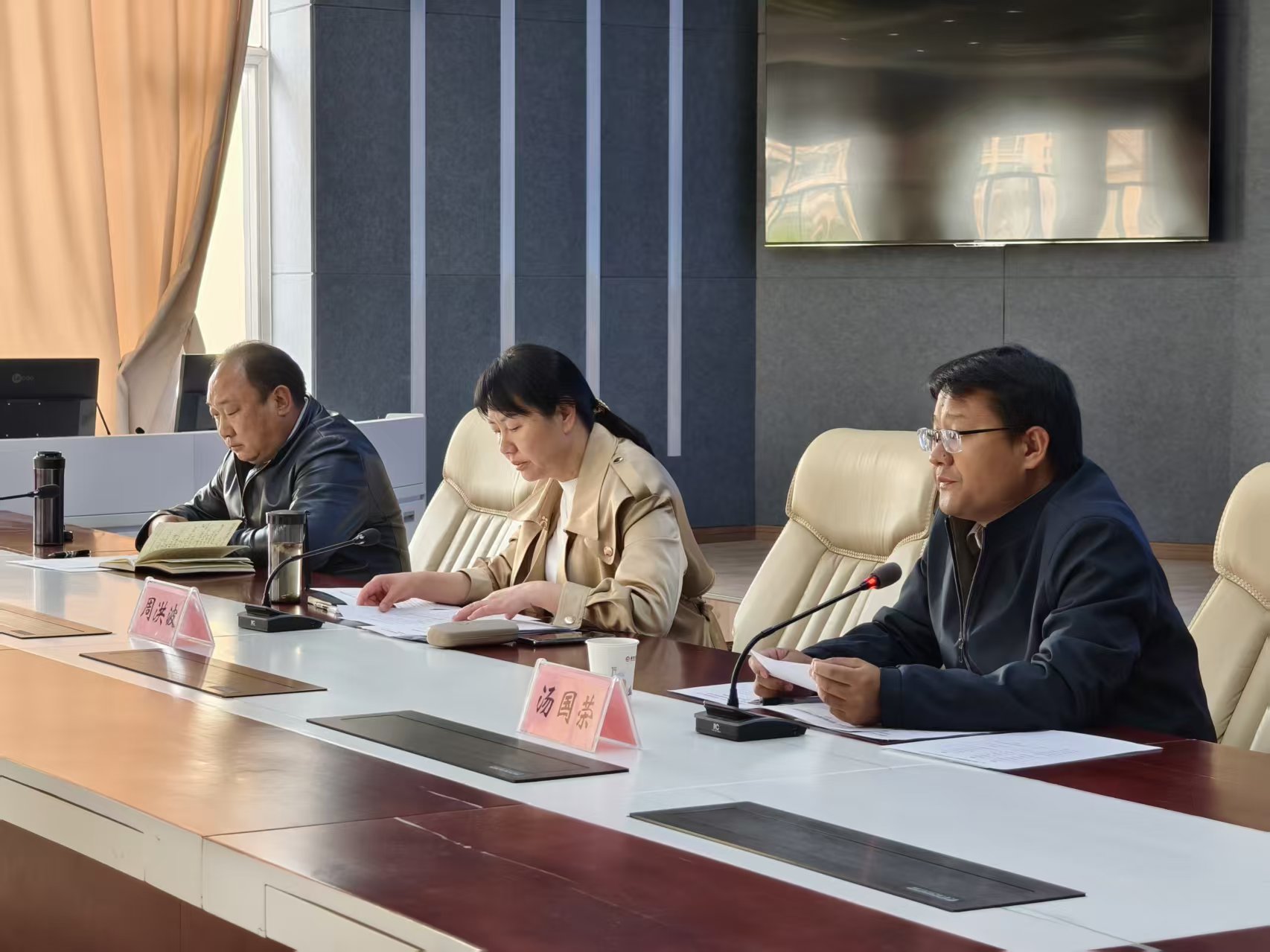 丽江市召开2025年五一假日旅游接待工作会议，全力保障旅游市场秩序 (3).jpg