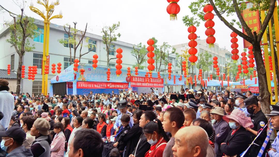 “活力永胜・2025 年特色商品展暨五一美食文化节” 盛大开幕 (1).jpg