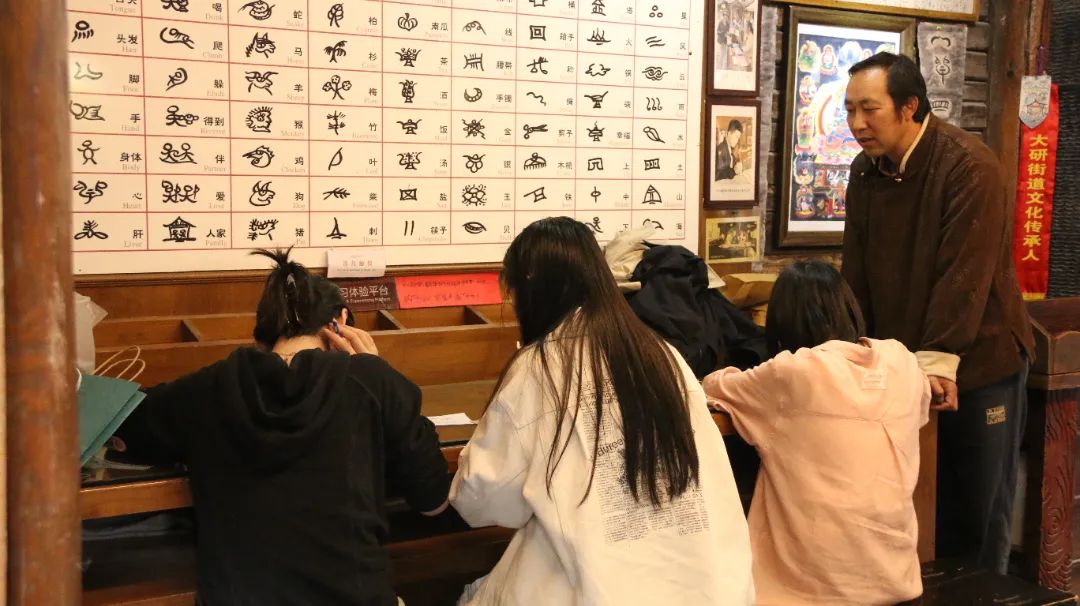 五一假期  丽江古城人气高，游客尽享春日风情 (4).jpg