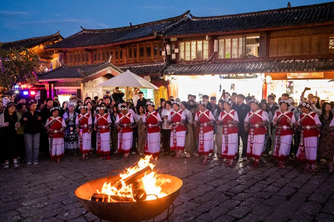 夜晚的丽江古城，才是真正的“人间仙境”！游客：来了就不想走3.jpg