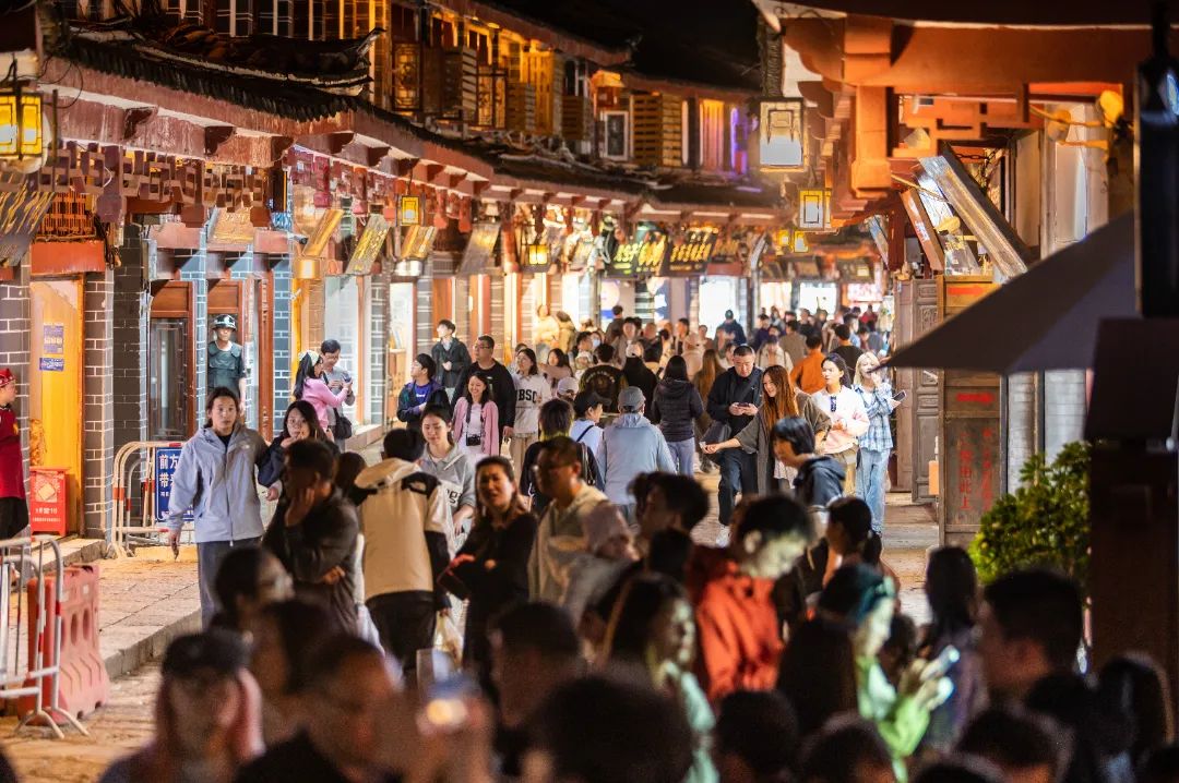 夜晚的丽江古城，才是真正的“人间仙境”！游客：来了就不想走4.jpg