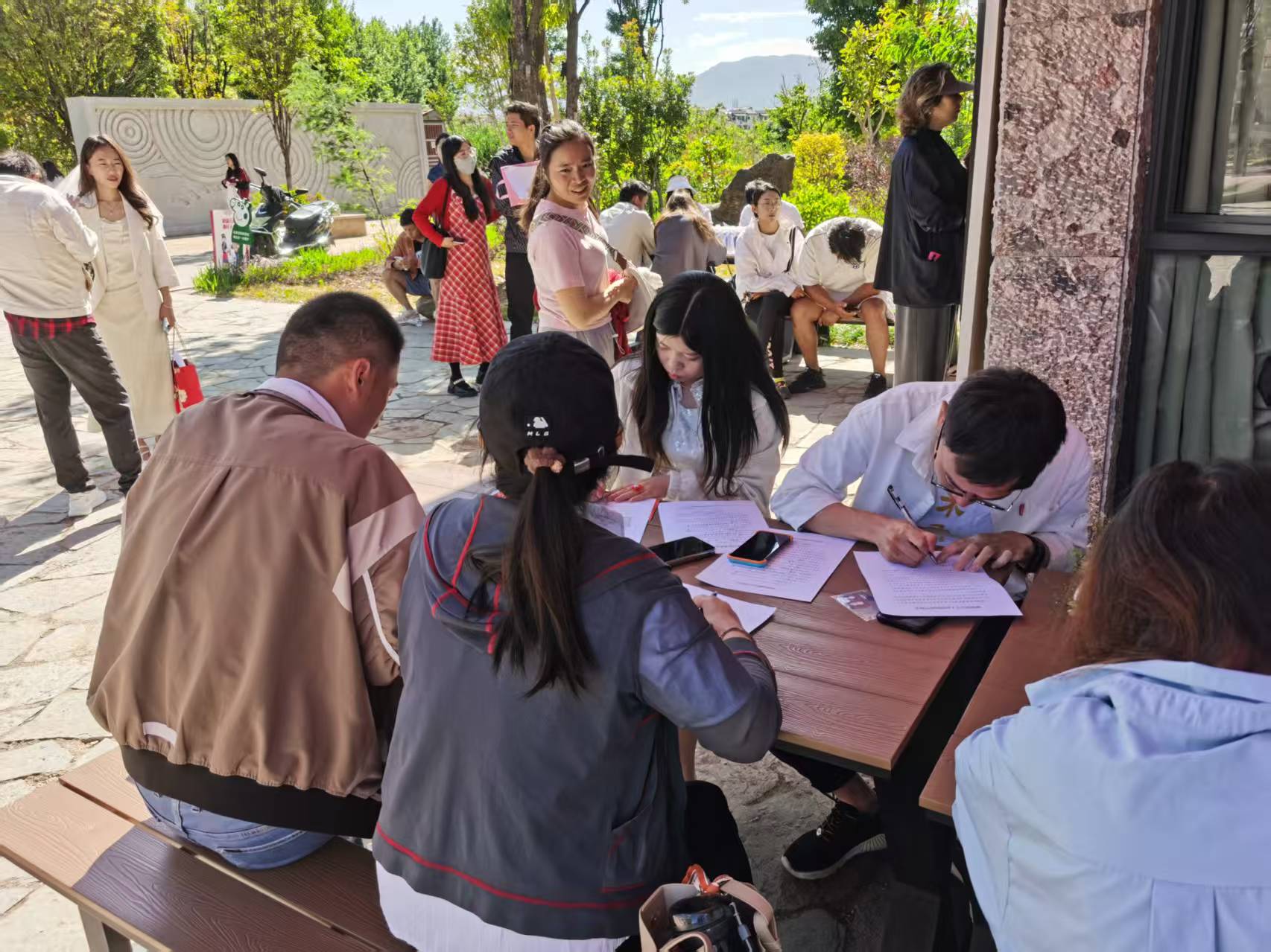 福建新人飞赴丽江“520 领证”：“不用户口本，雪山见证我们的五年爱情”2.jpg