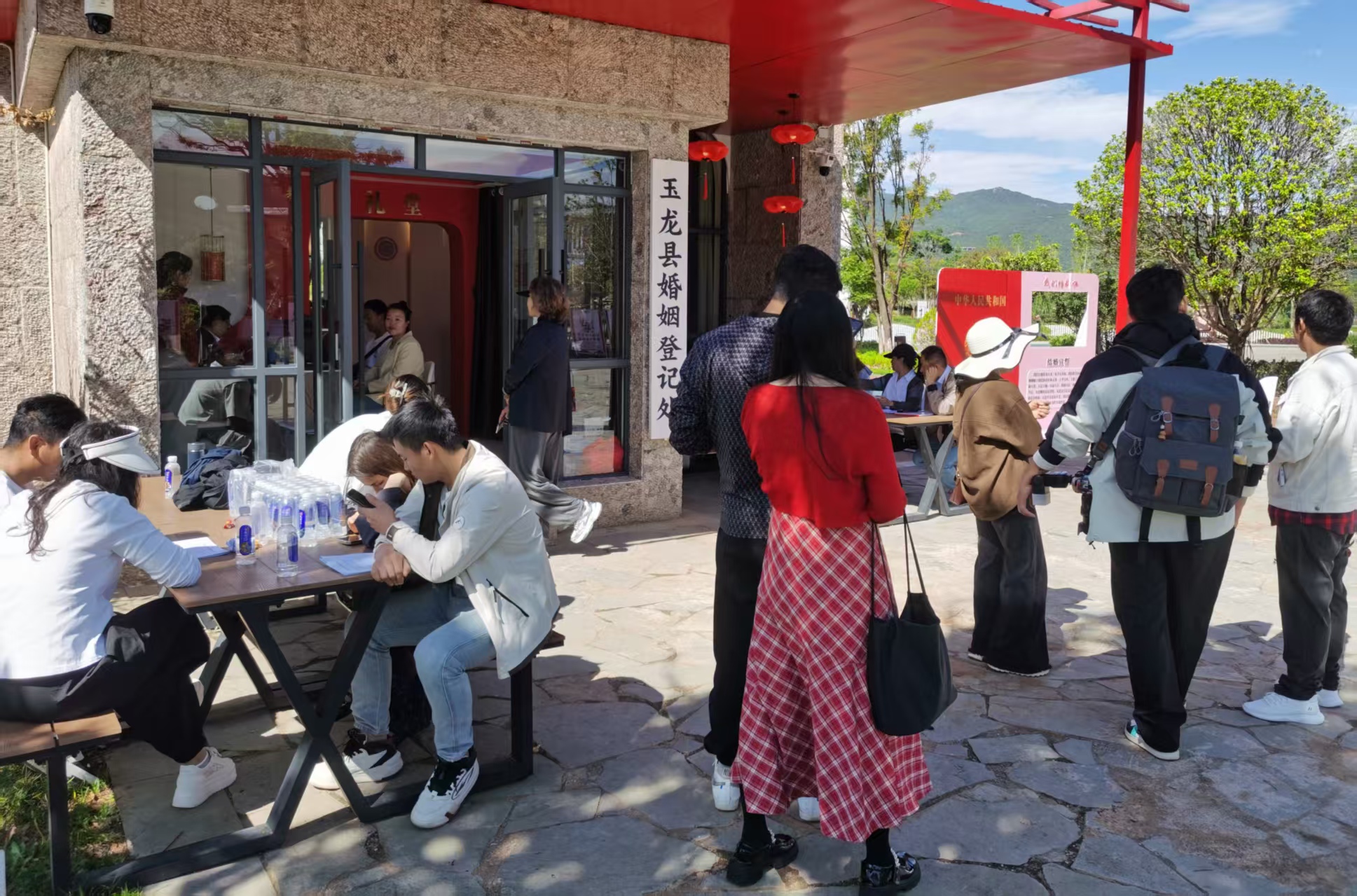 福建新人飞赴丽江“520 领证”：“不用户口本，雪山见证我们的五年爱情”3.jpg