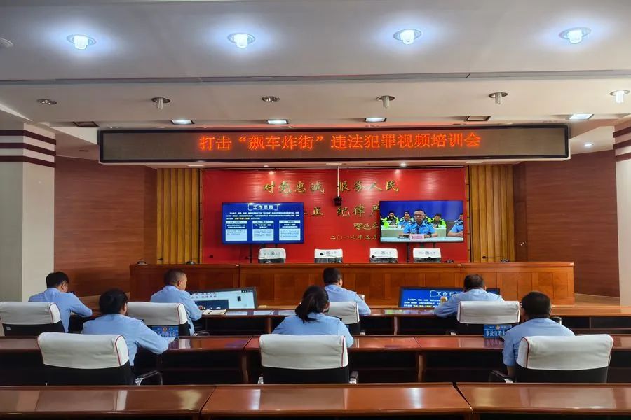 丽江严打 “飙车炸街” 让道路回归宁静与安全1.jpg