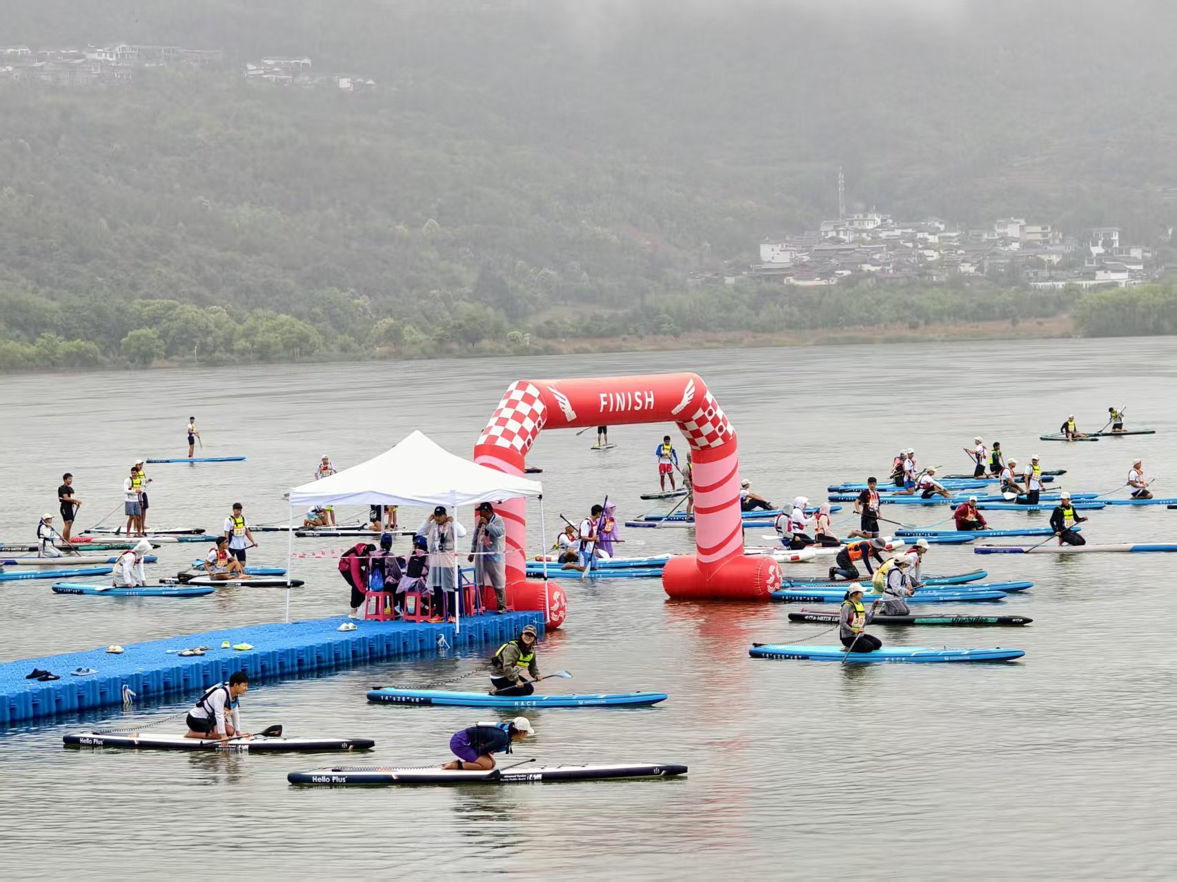 文笔海现水上“速度与激情” 2025 中国百城桨板公开赛（丽江站）举行 (2).jpg