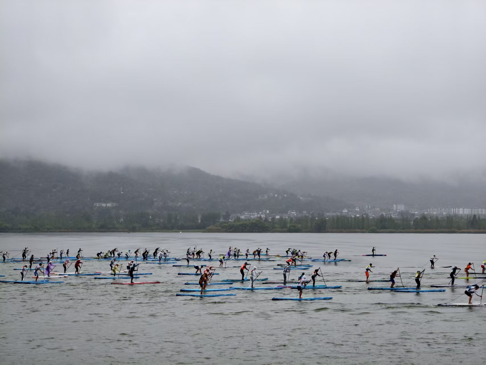 文笔海现水上“速度与激情” 2025 中国百城桨板公开赛（丽江站）举行 (5).jpg