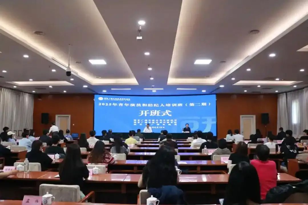 明星纳税课开讲：34 位艺人参训背后，是演艺行业的法治 “清醒剂”1.jpg