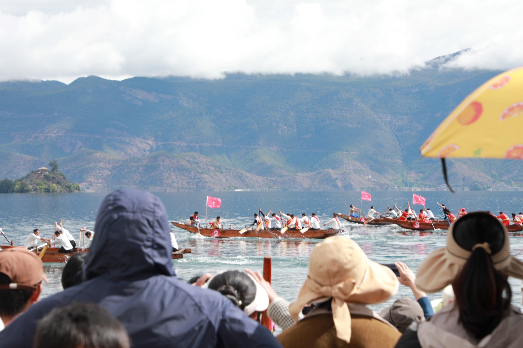 沉浸女儿国！泸沽湖猪槽船大赛引客醉享摩梭端午5.jpg