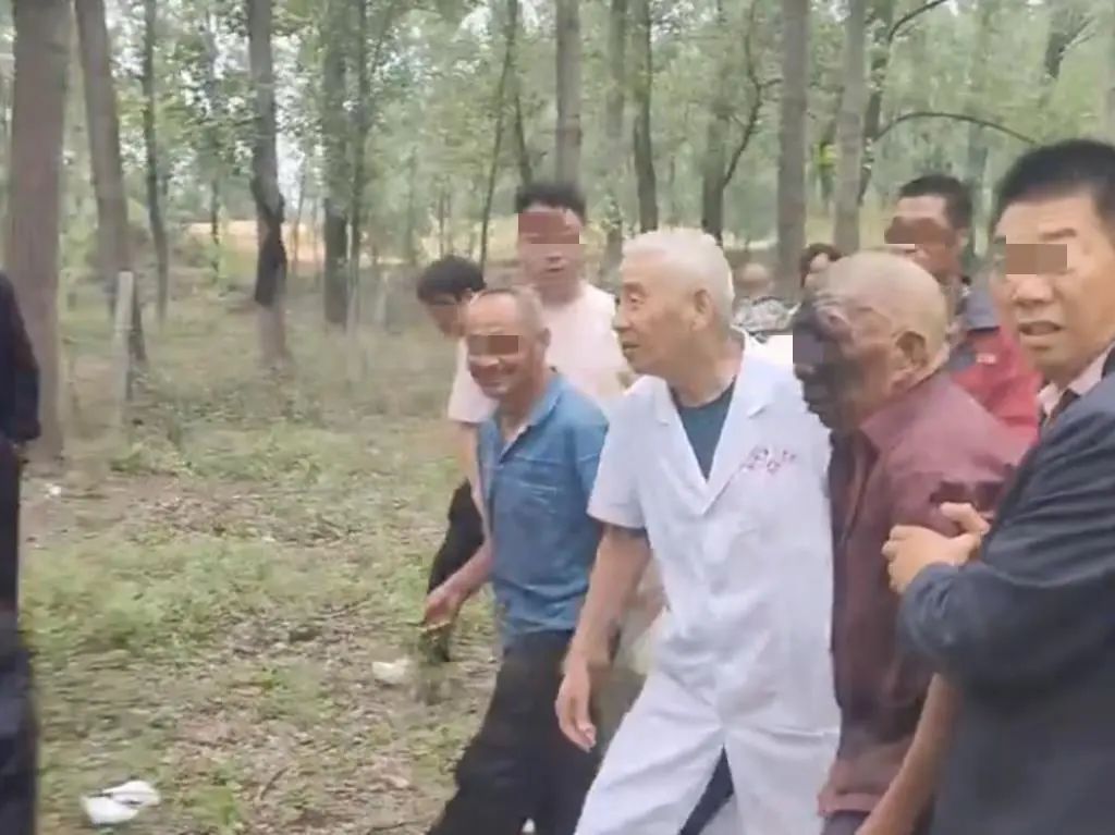 河南鲁山七旬拾荒老人捡拾烟花残骸被炸伤 多部门介入调查责任划分2.jpg