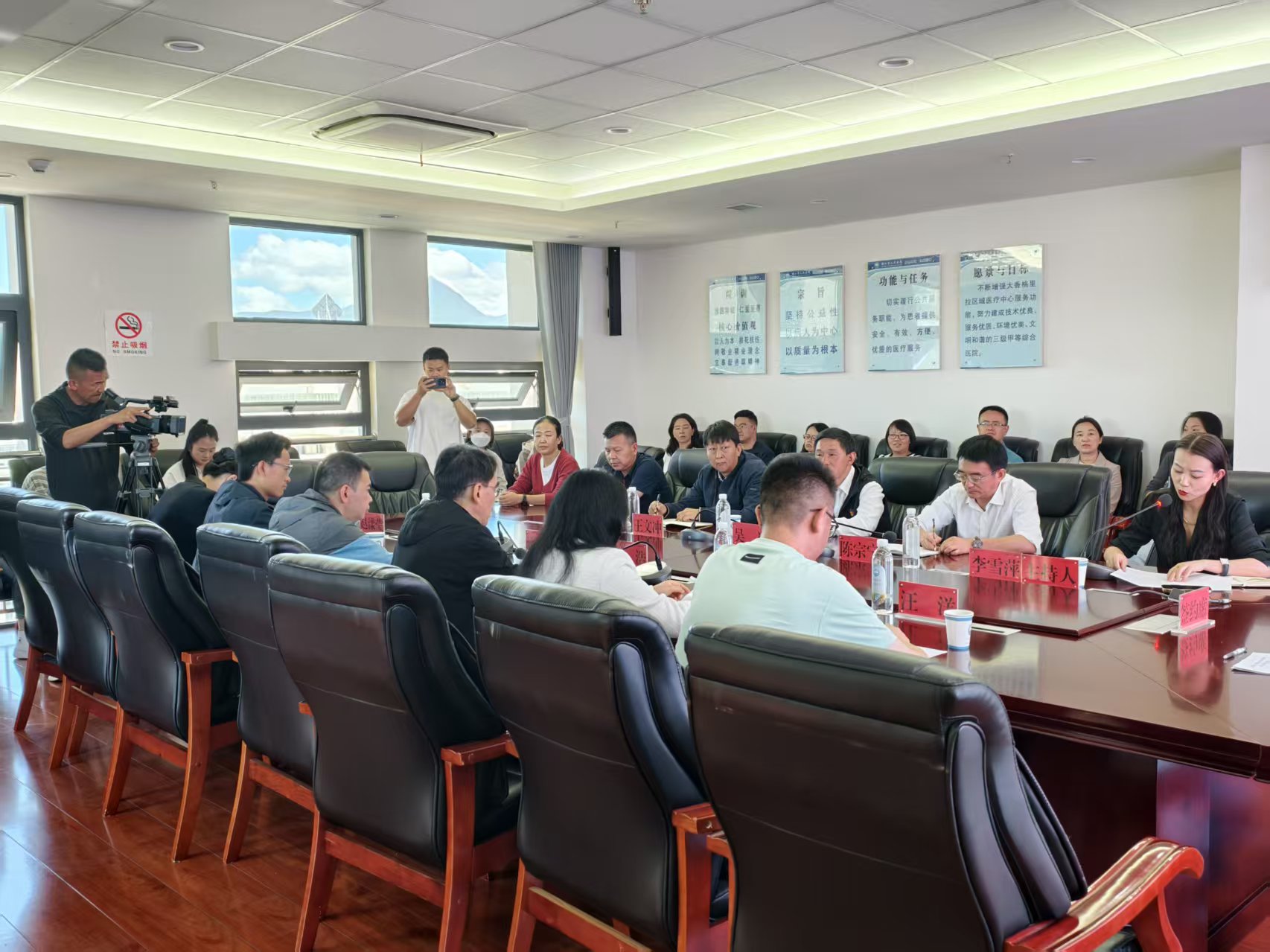 “彭浩专家团队工作站”落地丽江市人民医院，助力心胸外科发展 (1).jpg