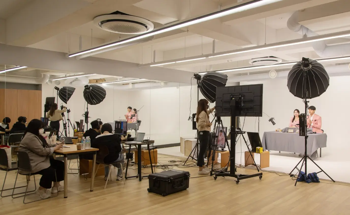 直播电商告别野蛮生长 监管新规为行业发展立规筑基.png