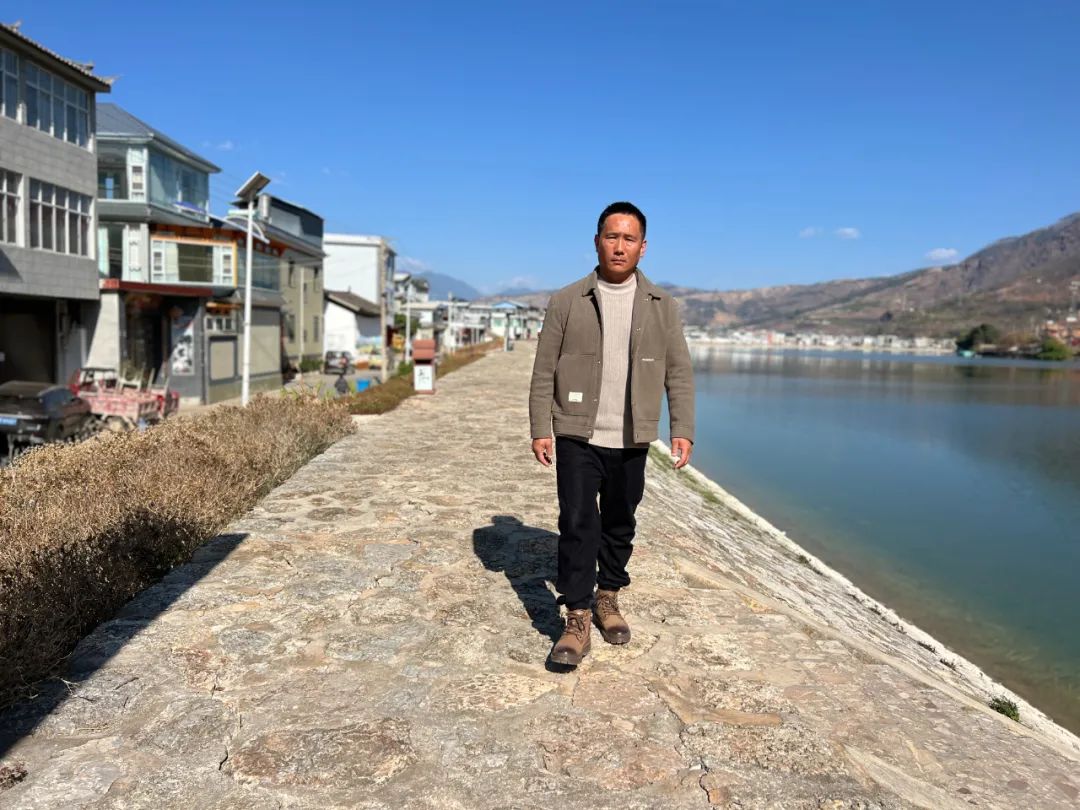 李江飞：从橄榄绿到生命守护者 跃水救童诠释军人本色 (2).jpg