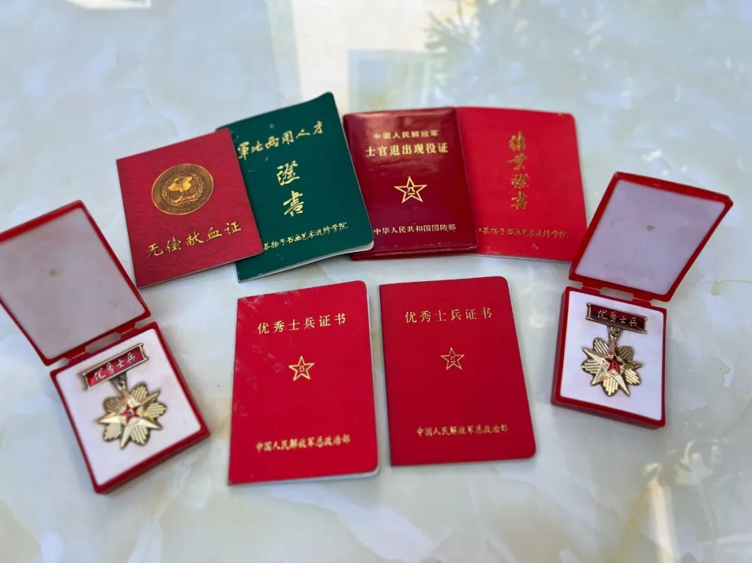 李江飞：从橄榄绿到生命守护者 跃水救童诠释军人本色 (1).jpg