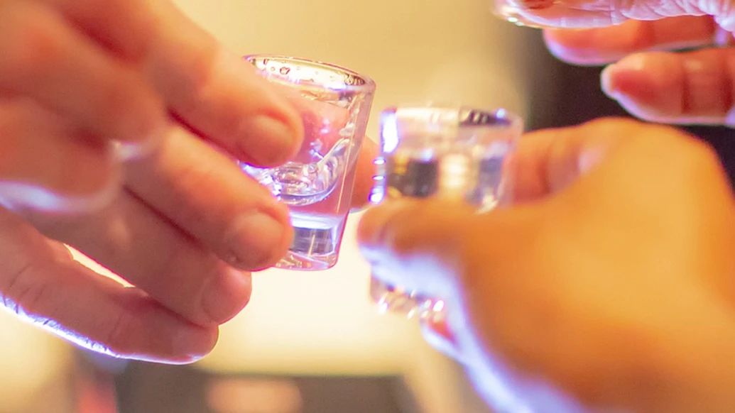 厘清 “共饮” 责任，司法判决正在重塑酒桌文化.jpg