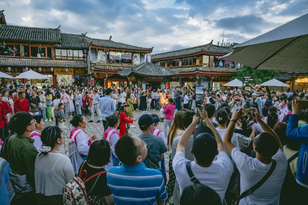 这个夏天，在丽江古城的篝火旁、民谣里，把毕业旅行写成诗 (3).jpg