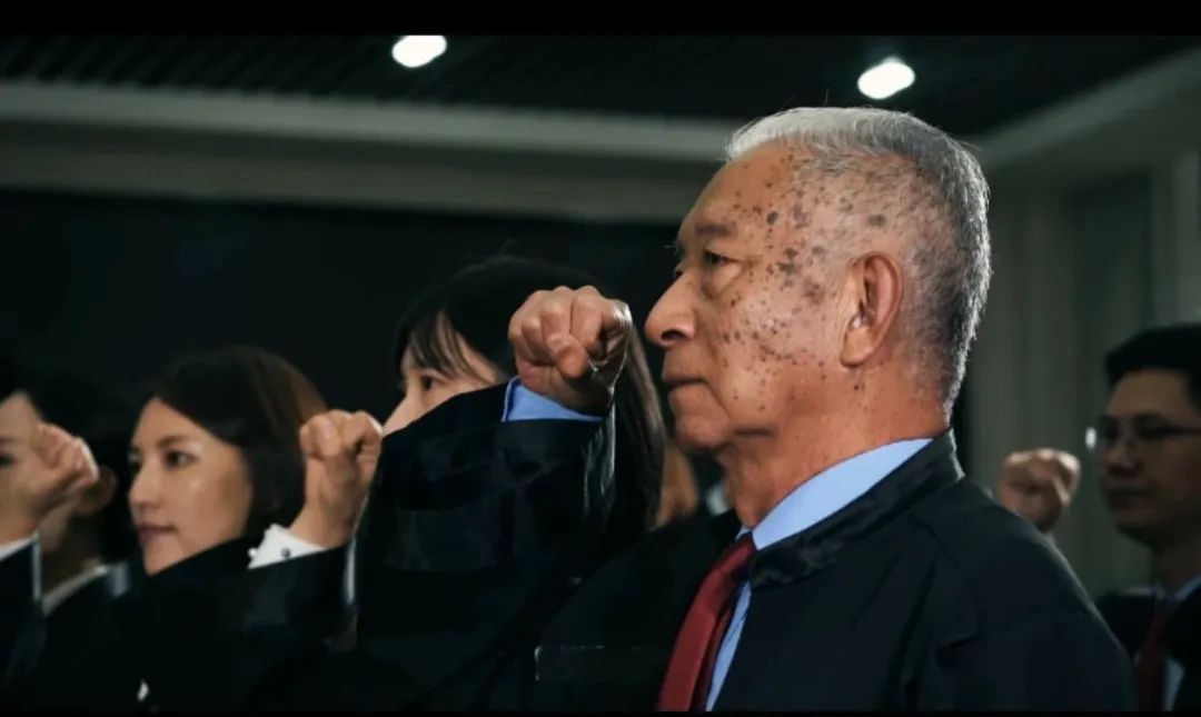 丽江七旬法律援助律师周胡琛：用键盘敲出正义代码 为弱者撑起法治晴空   (2).jpg