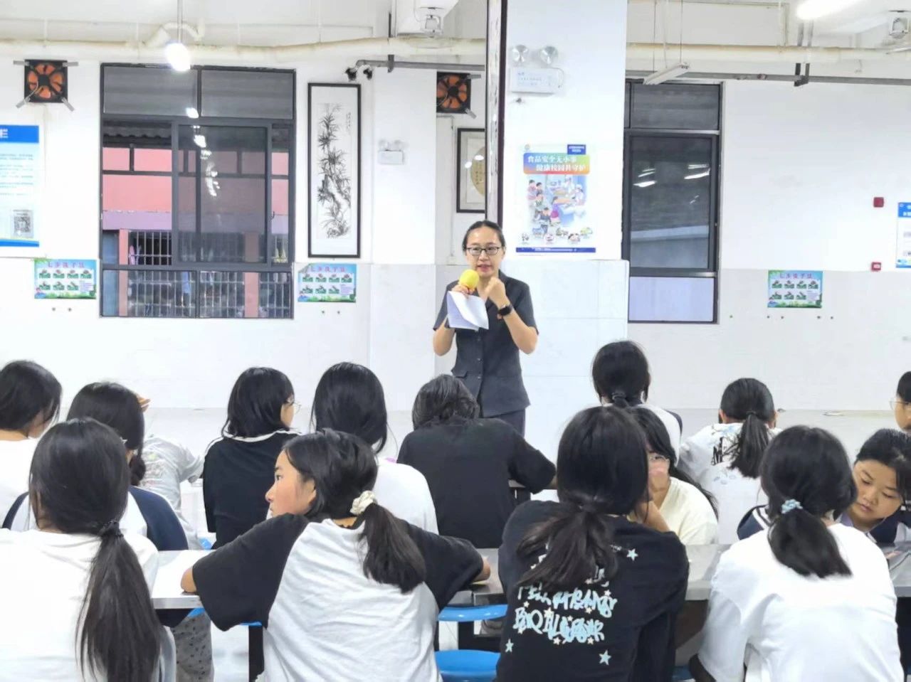 华坪县人民法院持续开展“利剑护蕾 法润青春”行动1.jpg