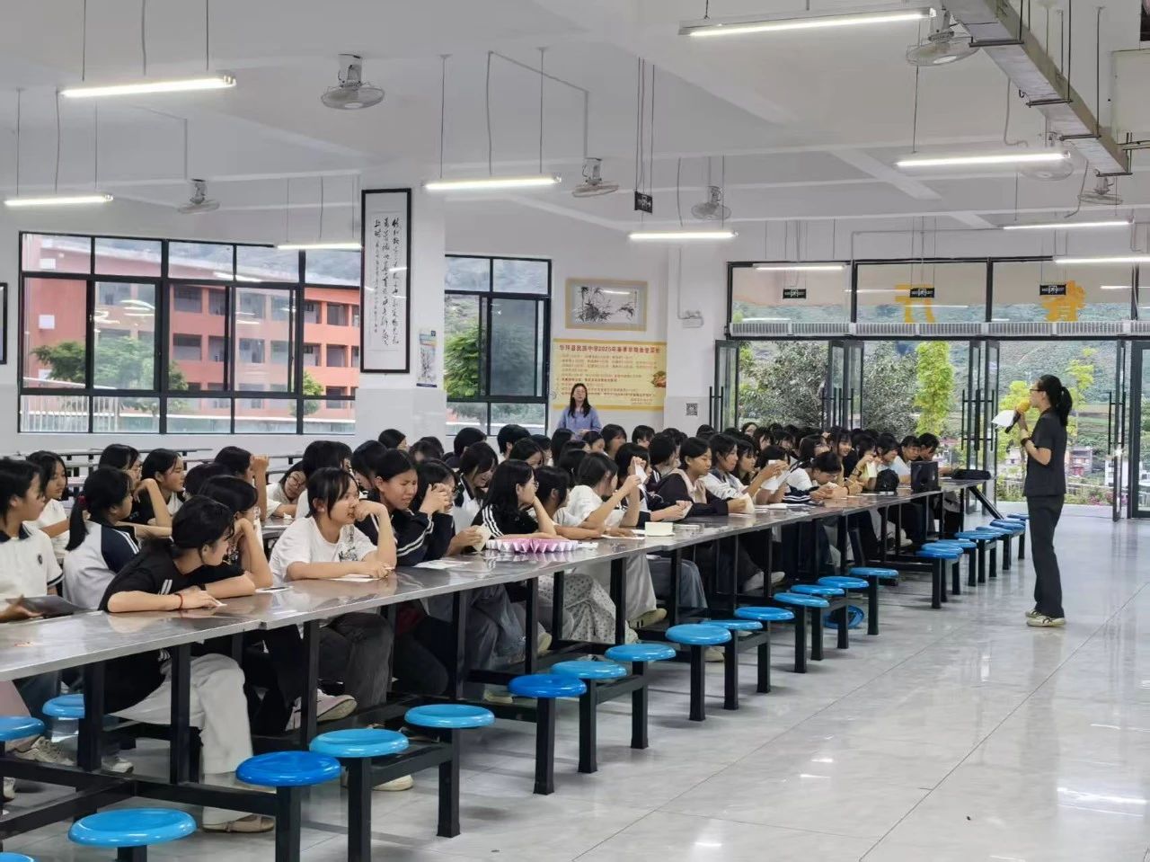 华坪县人民法院持续开展“利剑护蕾 法润青春”行动2.jpg