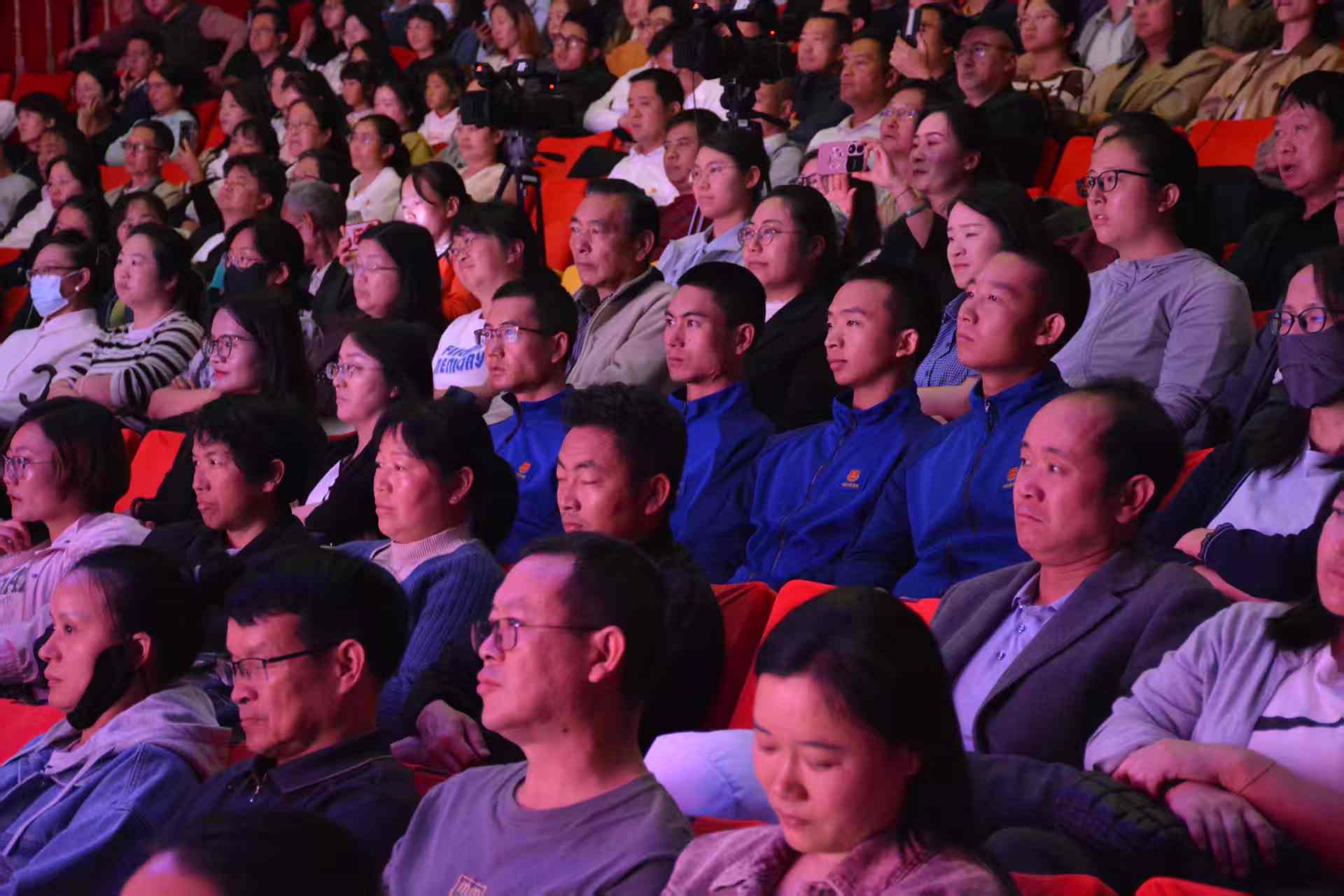 不止视听盛宴！丽江这场演出把民族团结与清廉故事唱进心里 (1).jpg